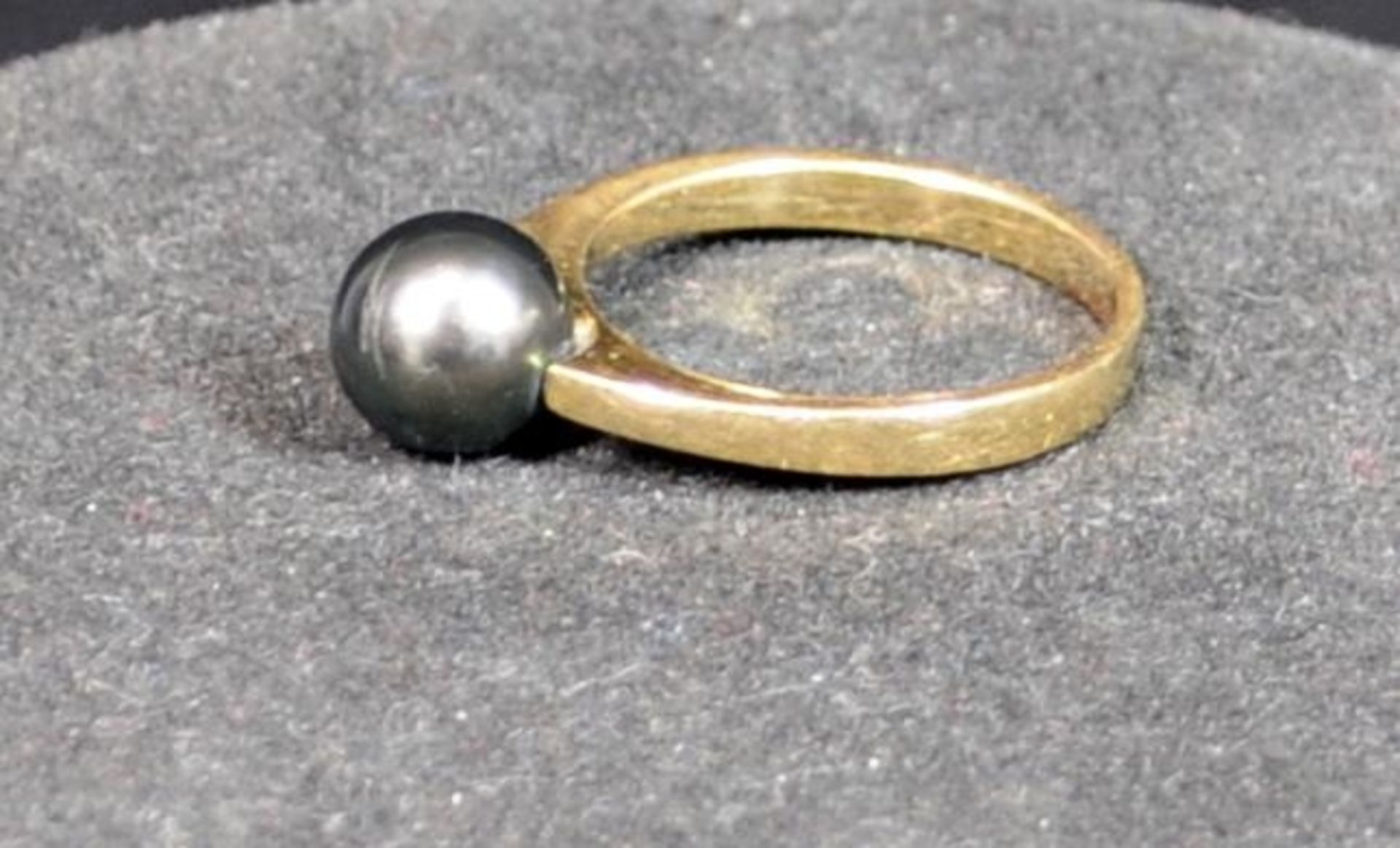 18ct gold Tahitian Black Pearl ring French hallmarked to outer rim of ring size S