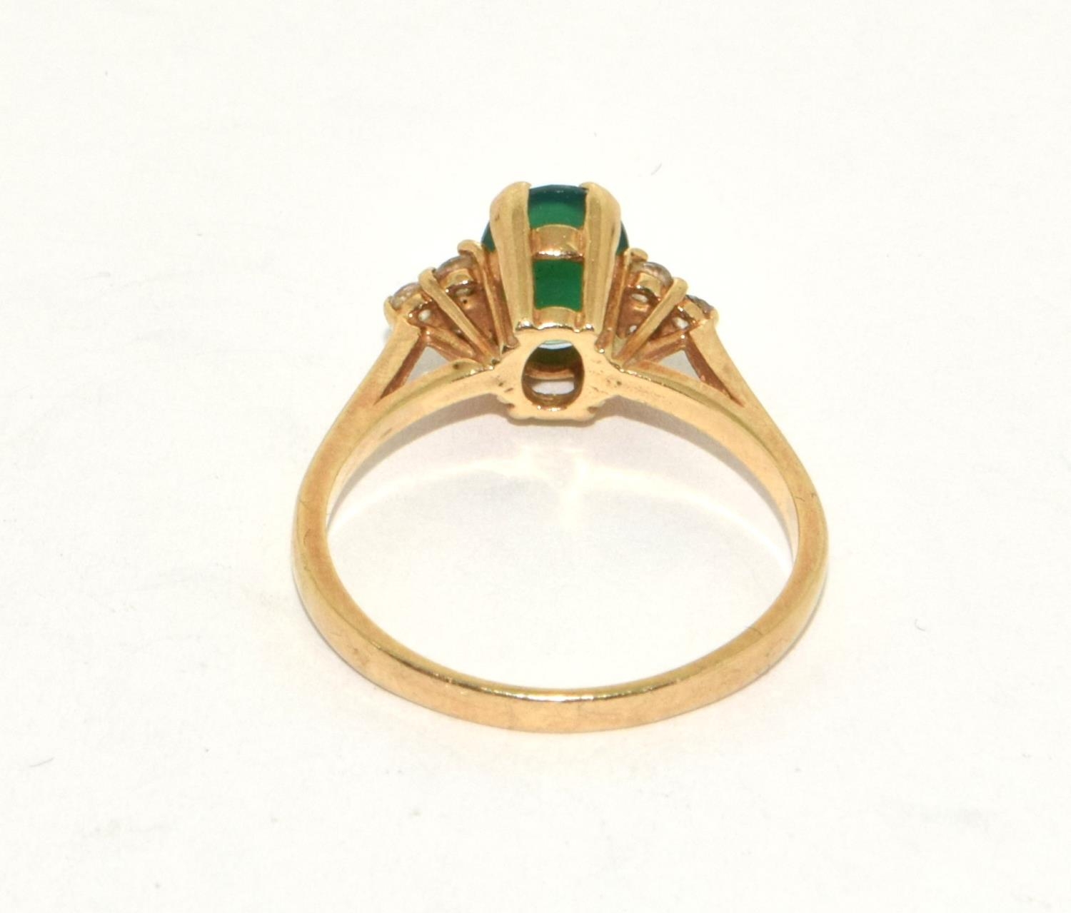 9ct gold ladies Emerald oblong faced ring size O - Image 3 of 5