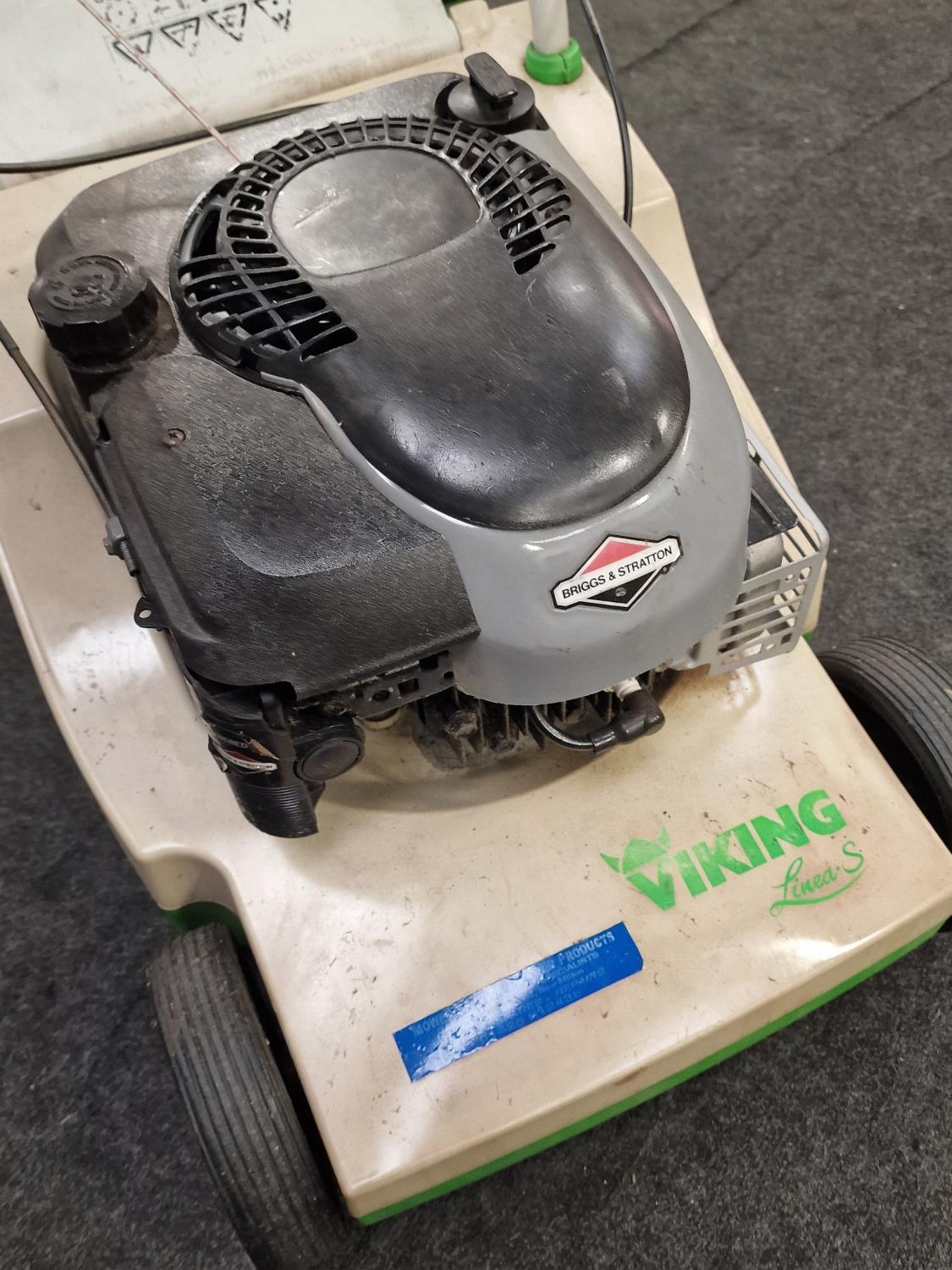 Briggs and Stratton "Viking" petrol lawn mower working at time cataloging - Image 2 of 3