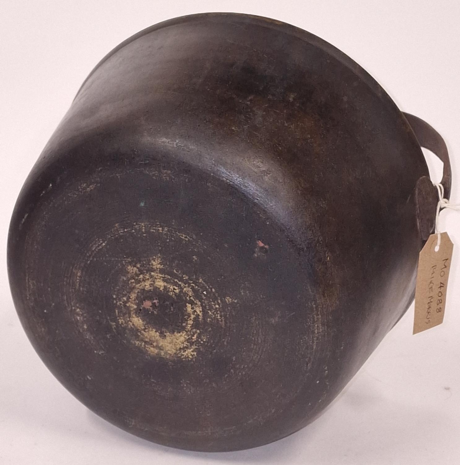 Antique heavy brass English preserving pan with fixed iron loop handle circa 1800's 32x29x15cm. - Image 3 of 3