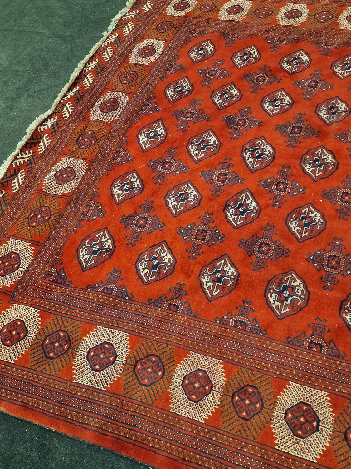 Large room size red patterned carpet 400x304cm. - Image 2 of 4