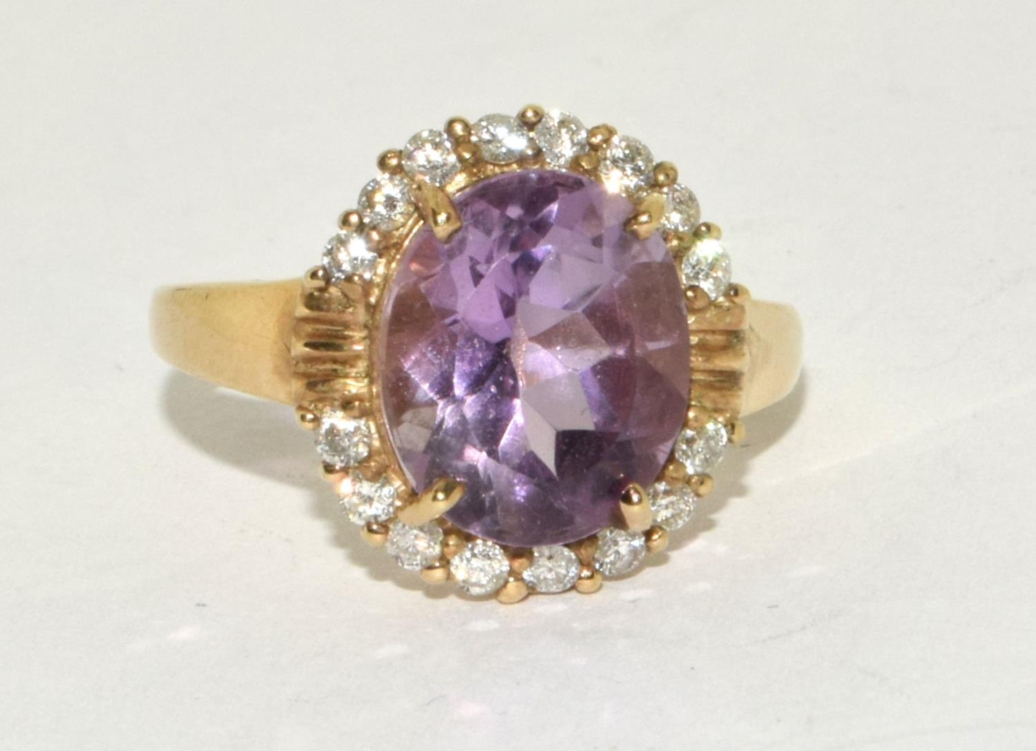 Large vintage amethyst and diamond 9ct gold cluster ting, 4.9g, Size t - Image 5 of 5