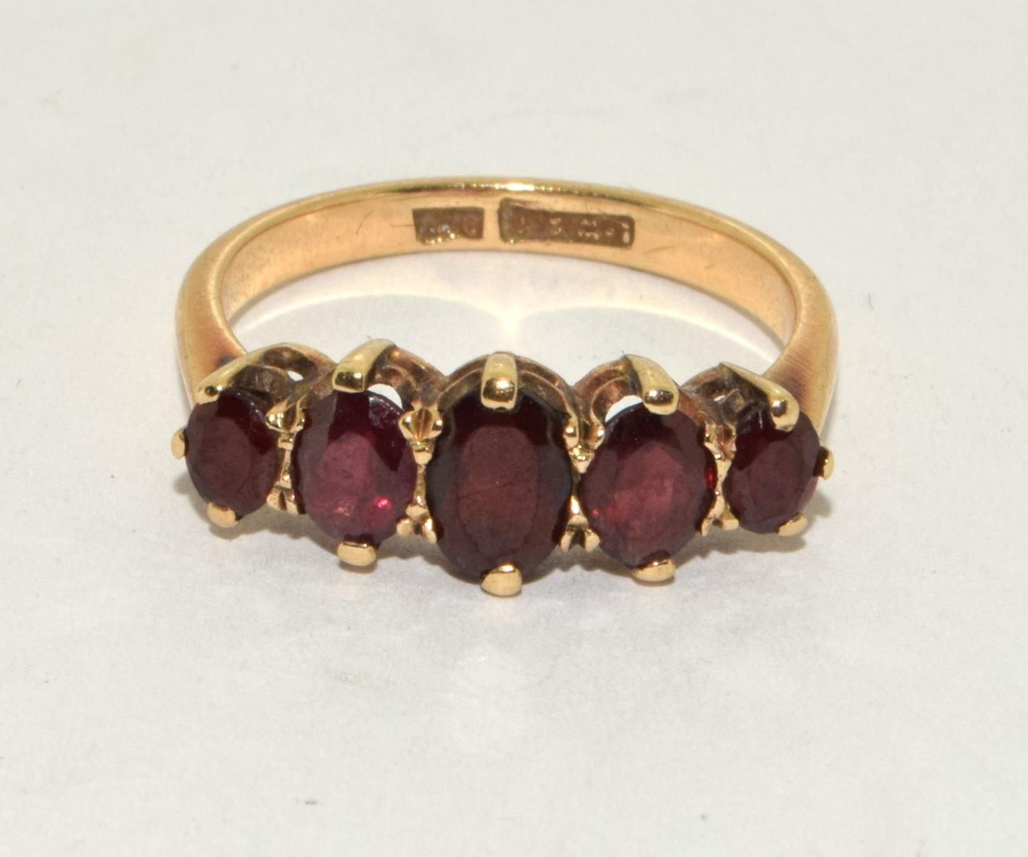 9ct gold antique set 5 stone garnet ring 3g size N - Image 5 of 5