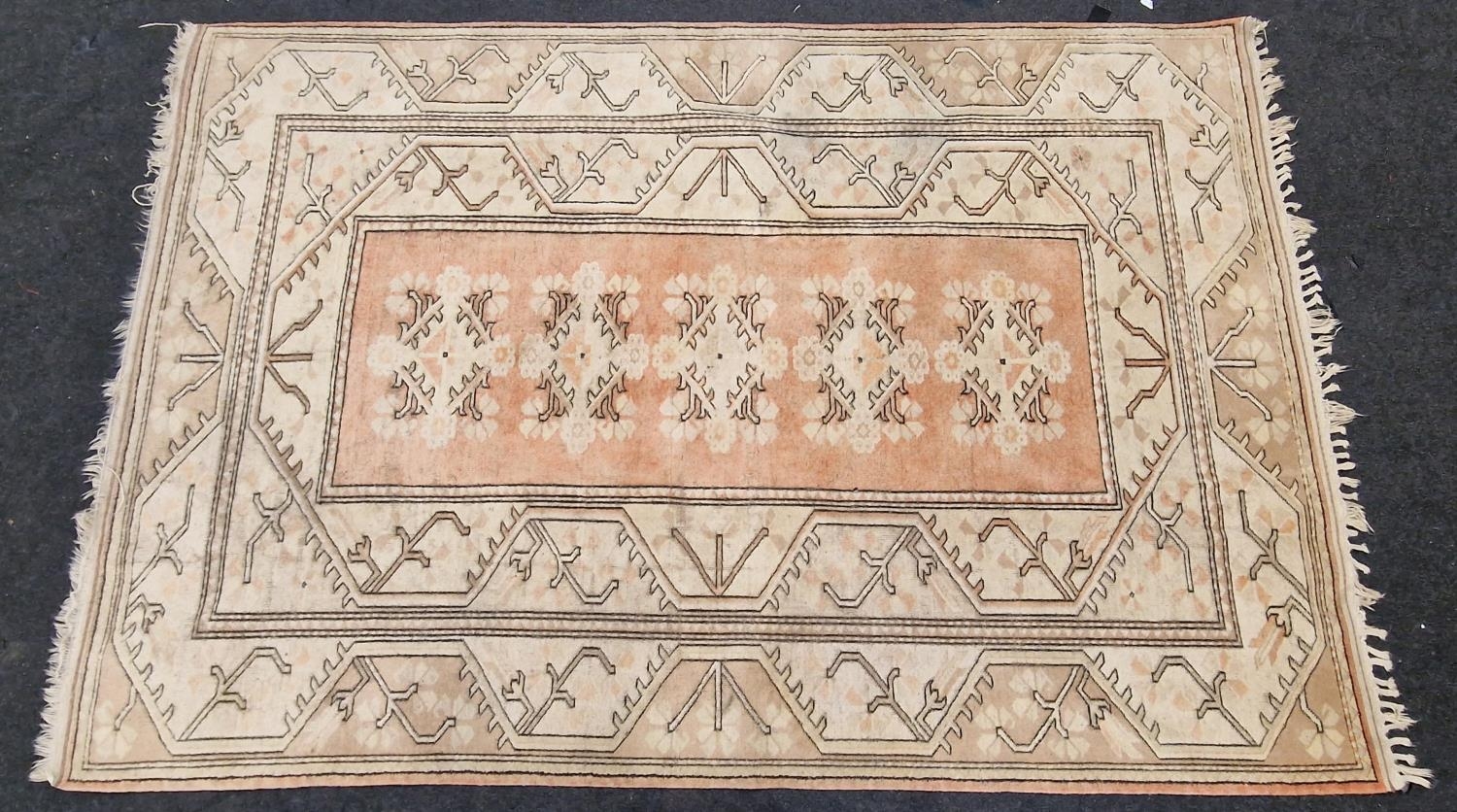 Large vintage patterned beige carpet 290x194cm.
