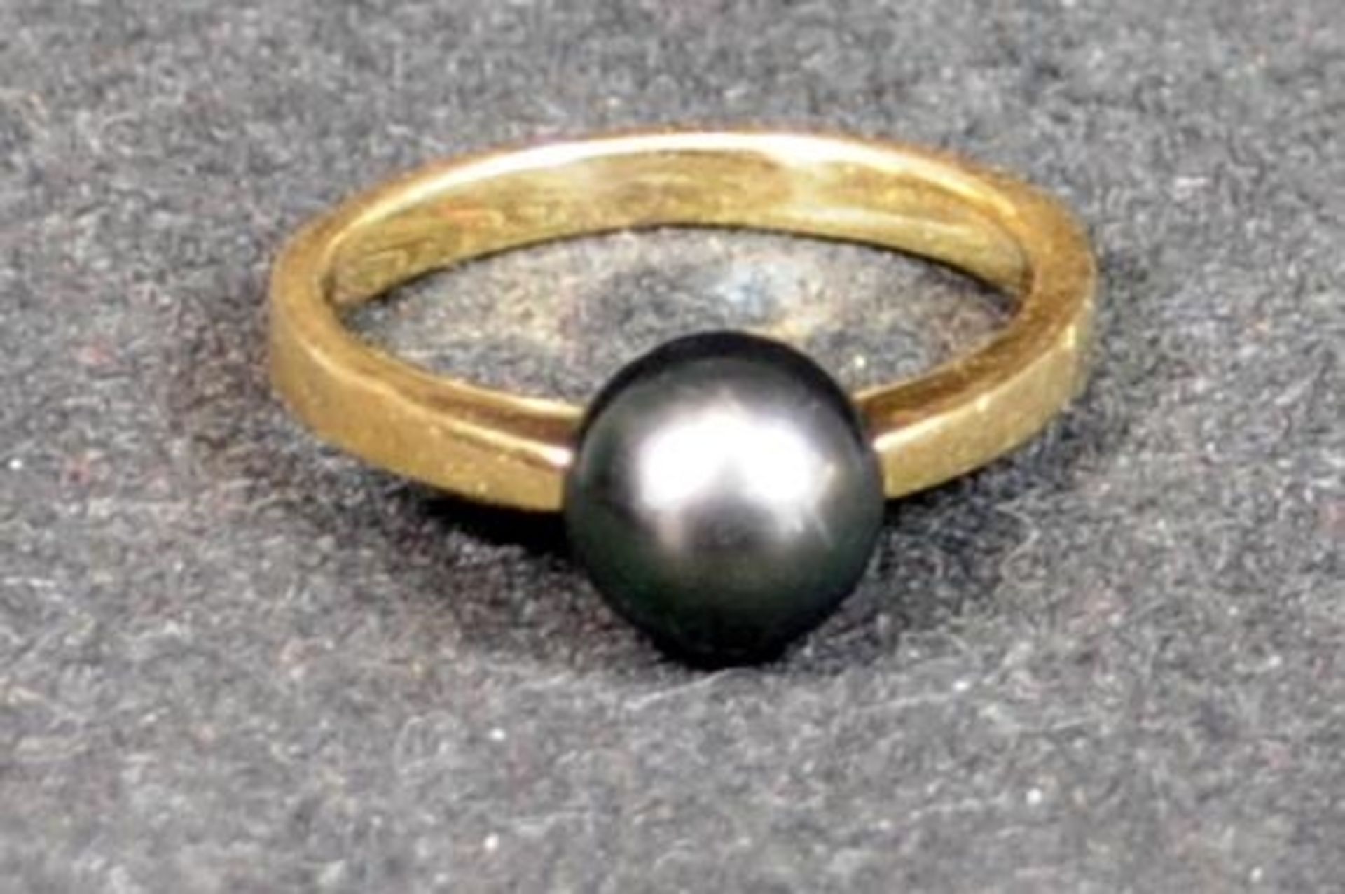 18ct gold Tahitian Black Pearl ring French hallmarked to outer rim of ring size S - Image 2 of 4