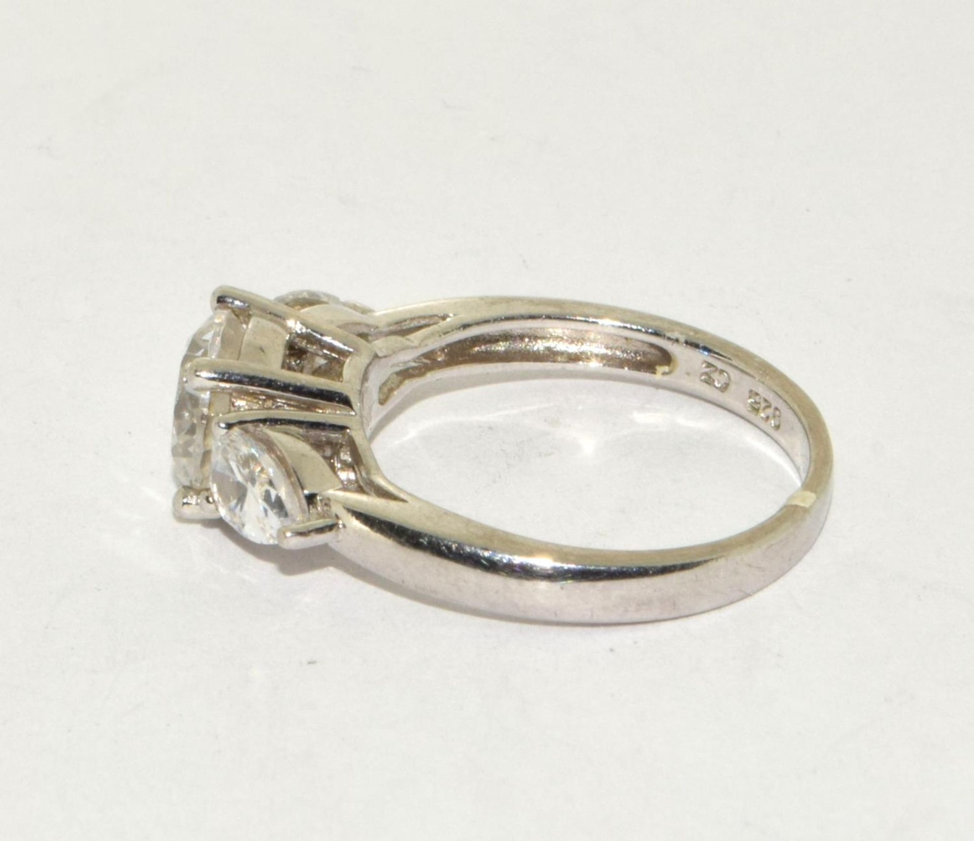 A sparkling 3 stone CZ 925 silver ring Size M - Image 2 of 3