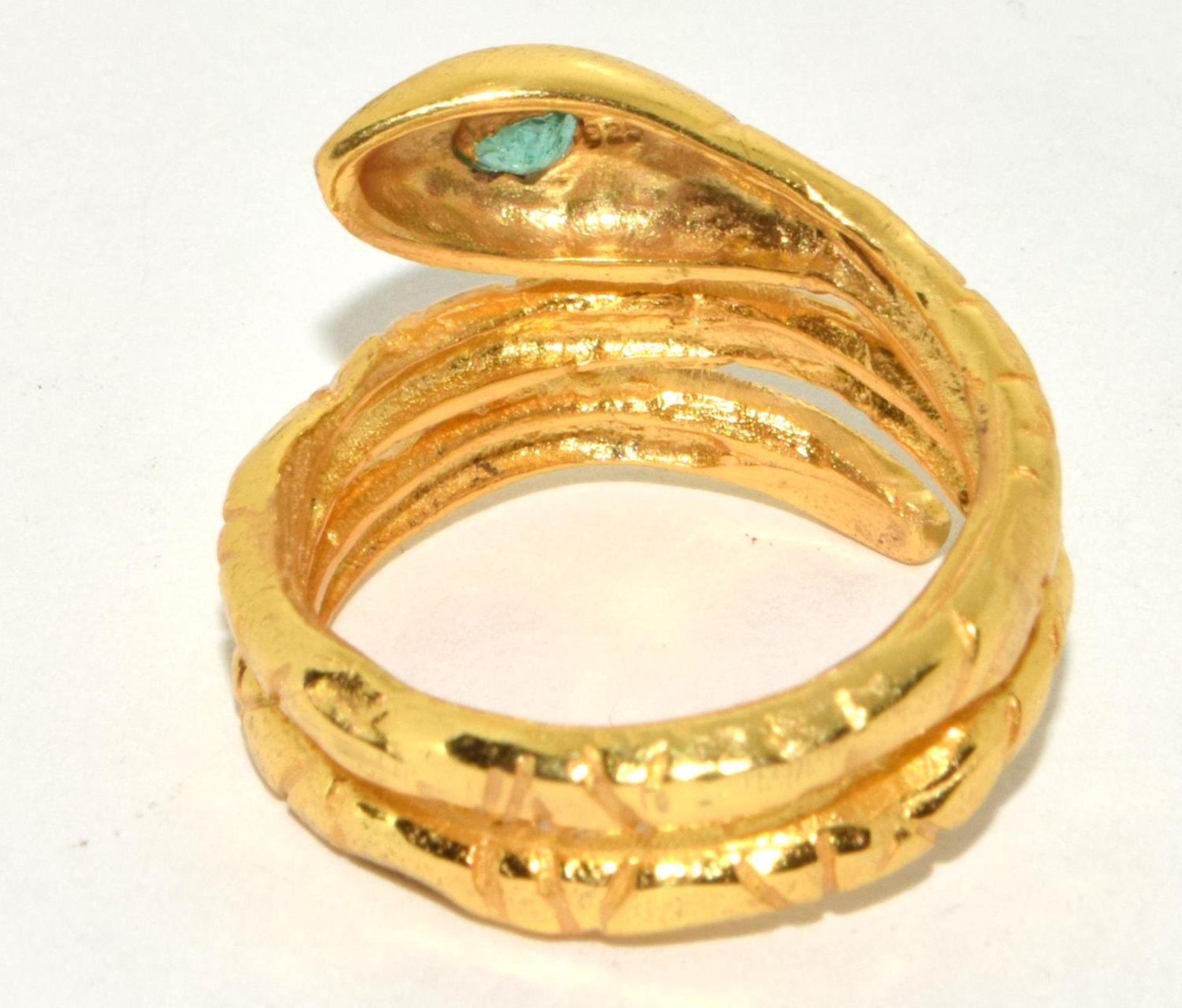 Natural emerald and gold on silver snake ring Size P. - Image 3 of 3