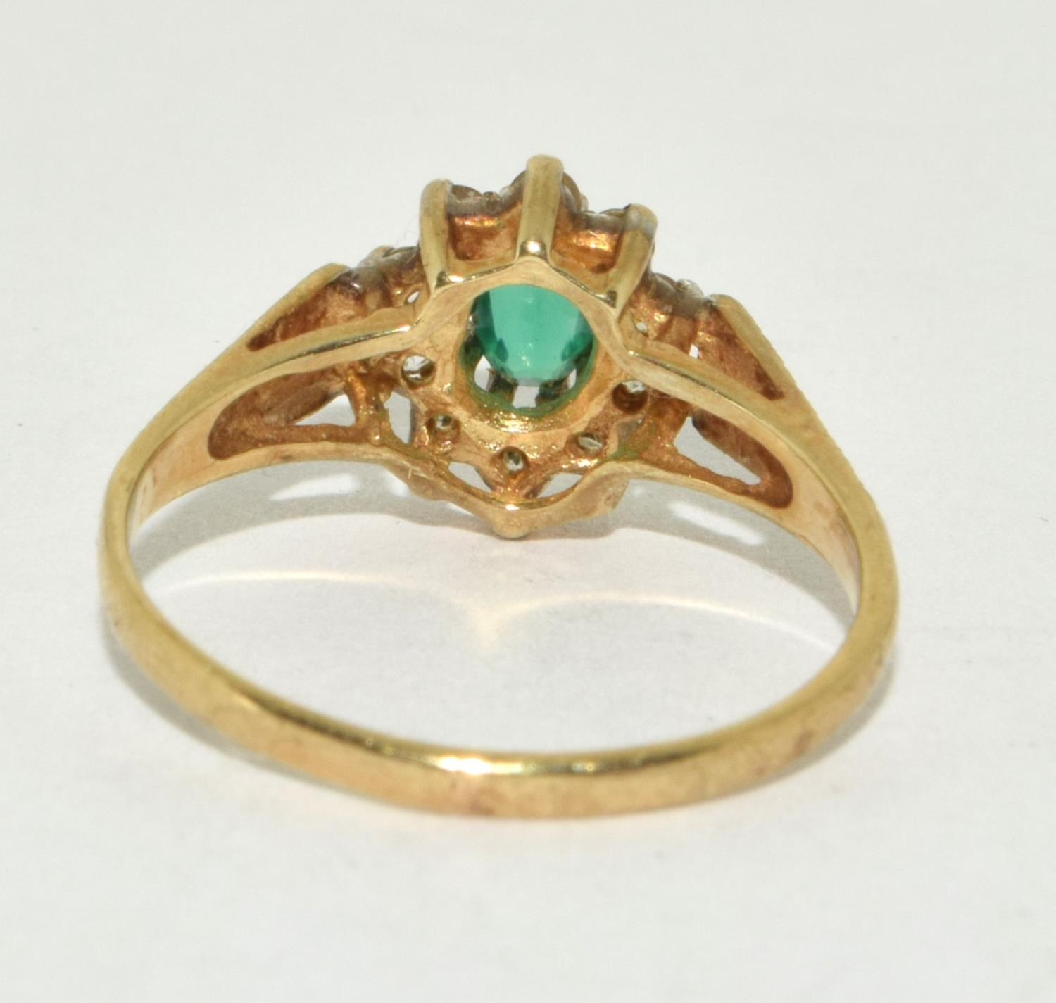 9ct gold ladies emerald colour cluster ring size K - Image 3 of 5