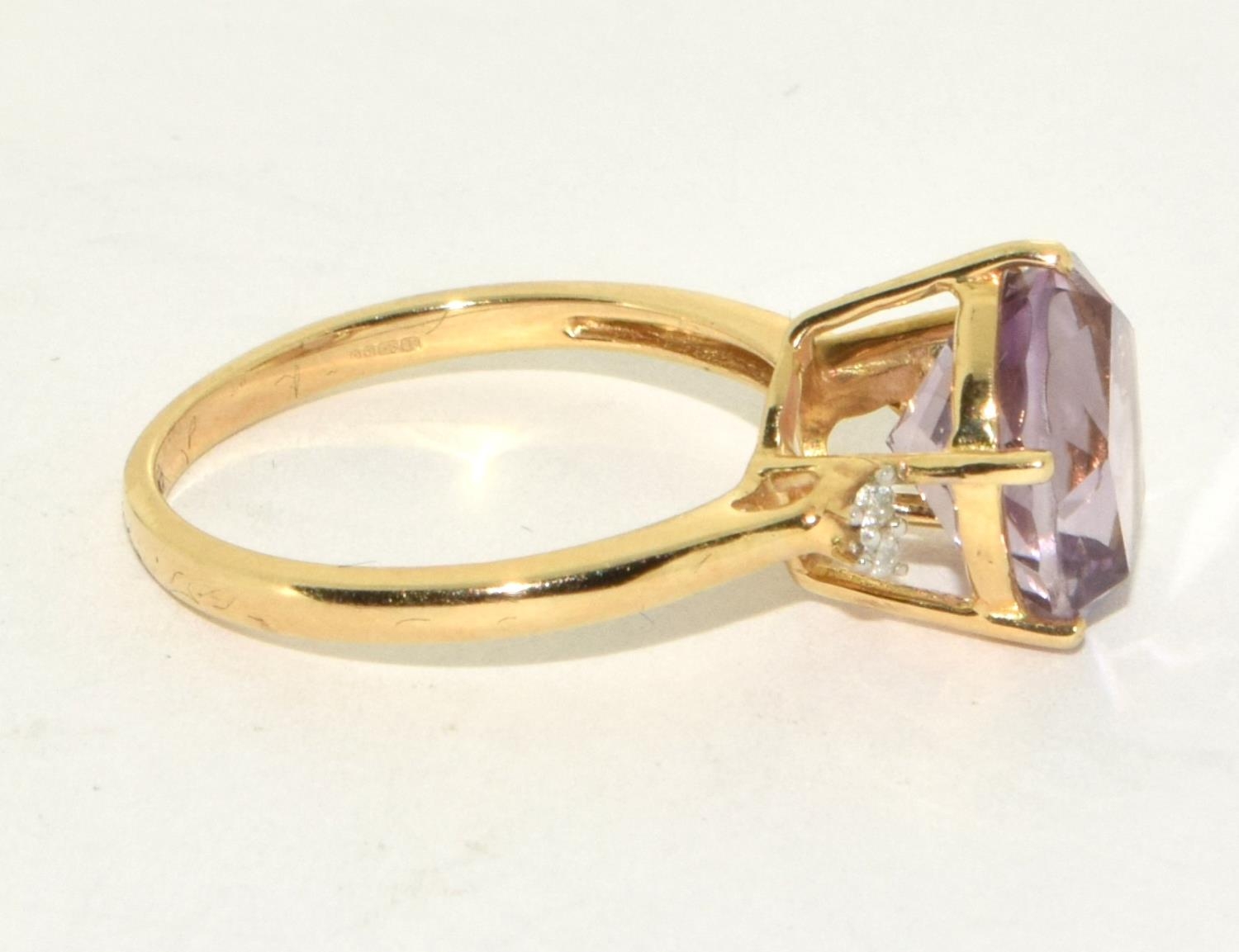 9ct gold ladies Large Amethyst solitaire with of set Diamond ring size N - Image 4 of 5