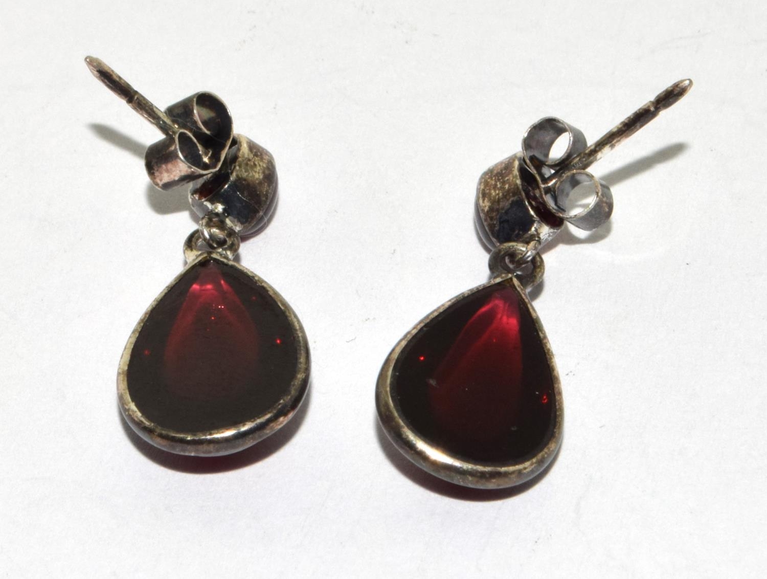 Large natural cabochon pear shaped garnet and silver drop earrings. - Image 3 of 3