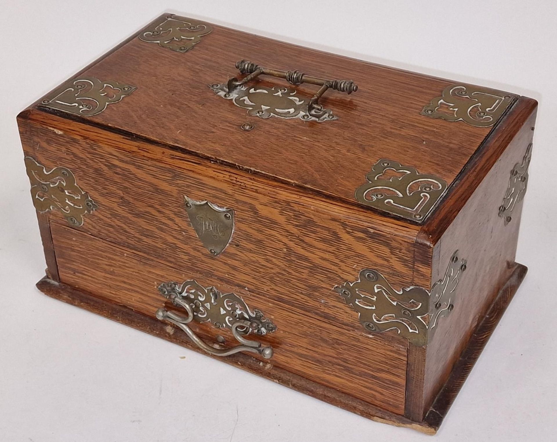 Antique English oak gentlemans cigar box with brass embellishments. - Image 3 of 3