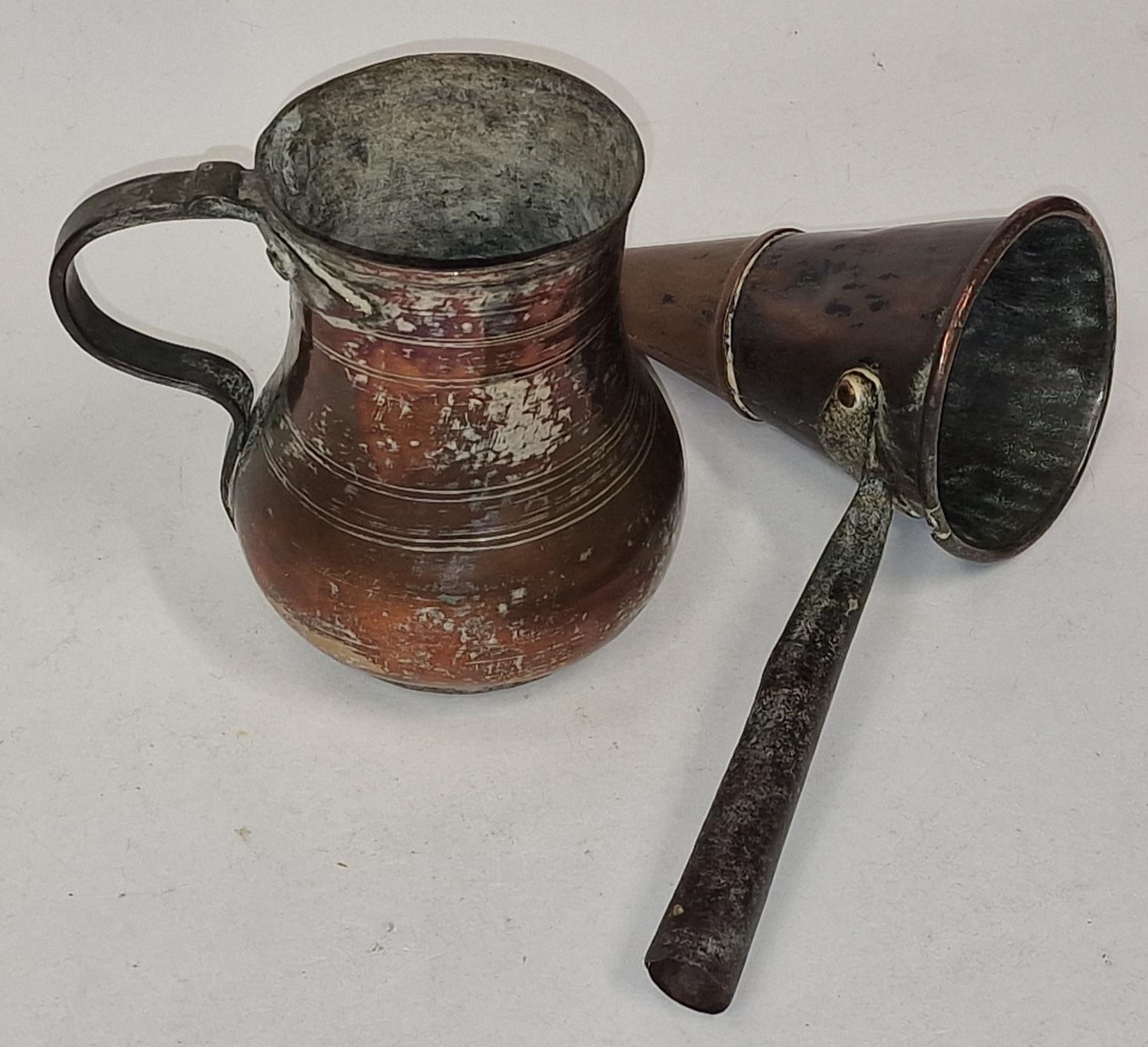 18th century "pointer" ale warmer in copper with wooden handle together with an antique well used - Image 2 of 3
