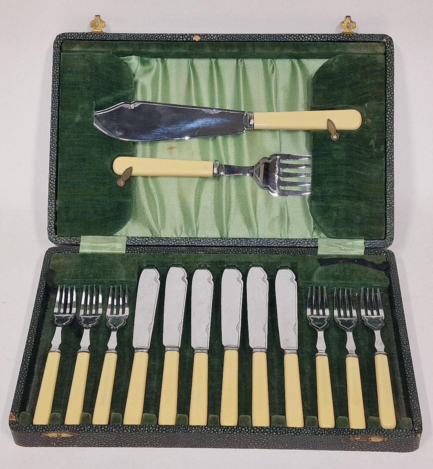 Firth Stainless Steel Sheffield complete 1970's canteen of wooden handled canteen of cutlery - Image 4 of 4