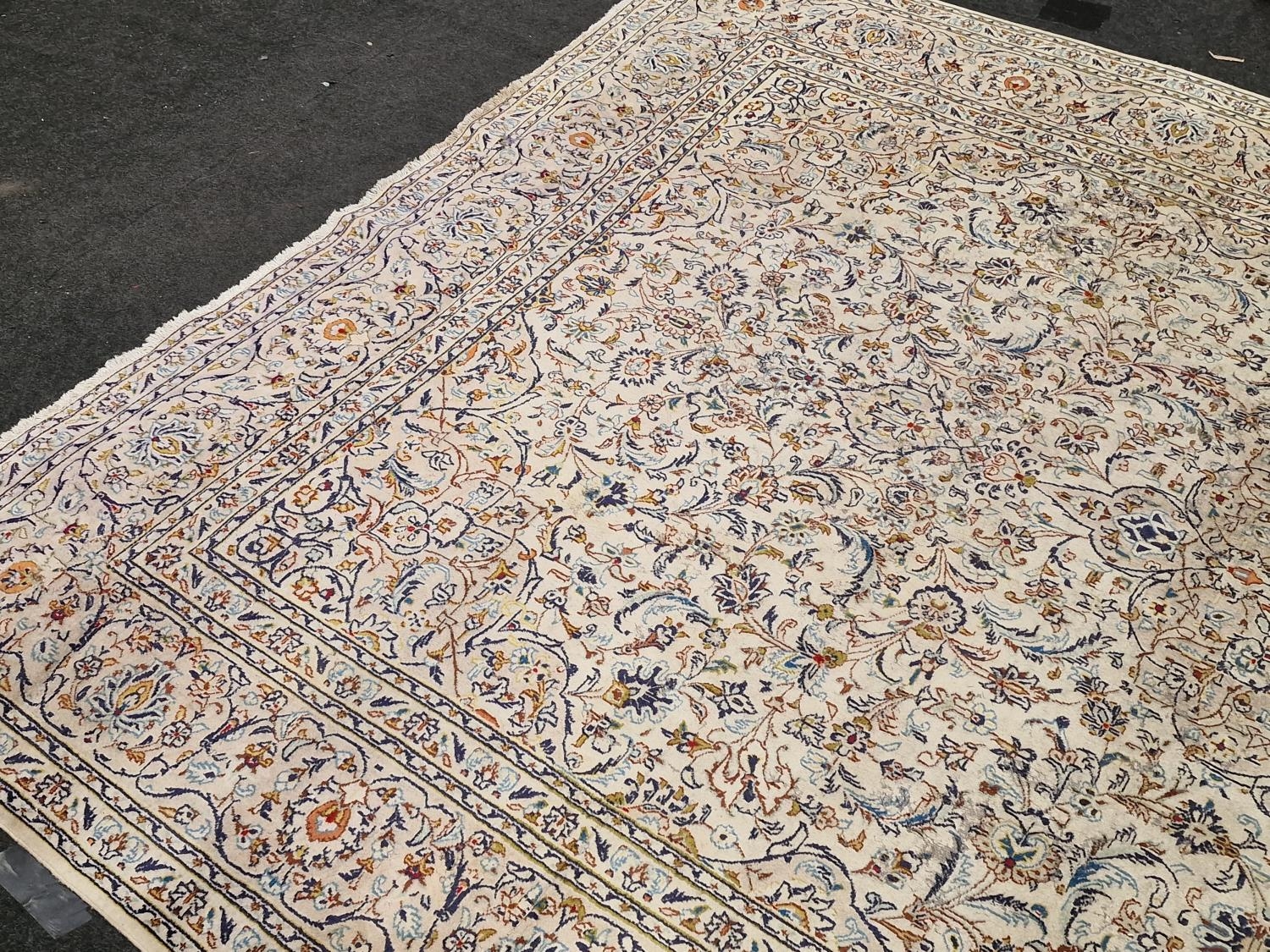 Very large room size beige patterned carpet 430x292cm. - Image 3 of 5