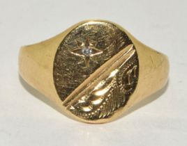 9ct gold gents signet ring with a Diamond set cartouche 5g size P