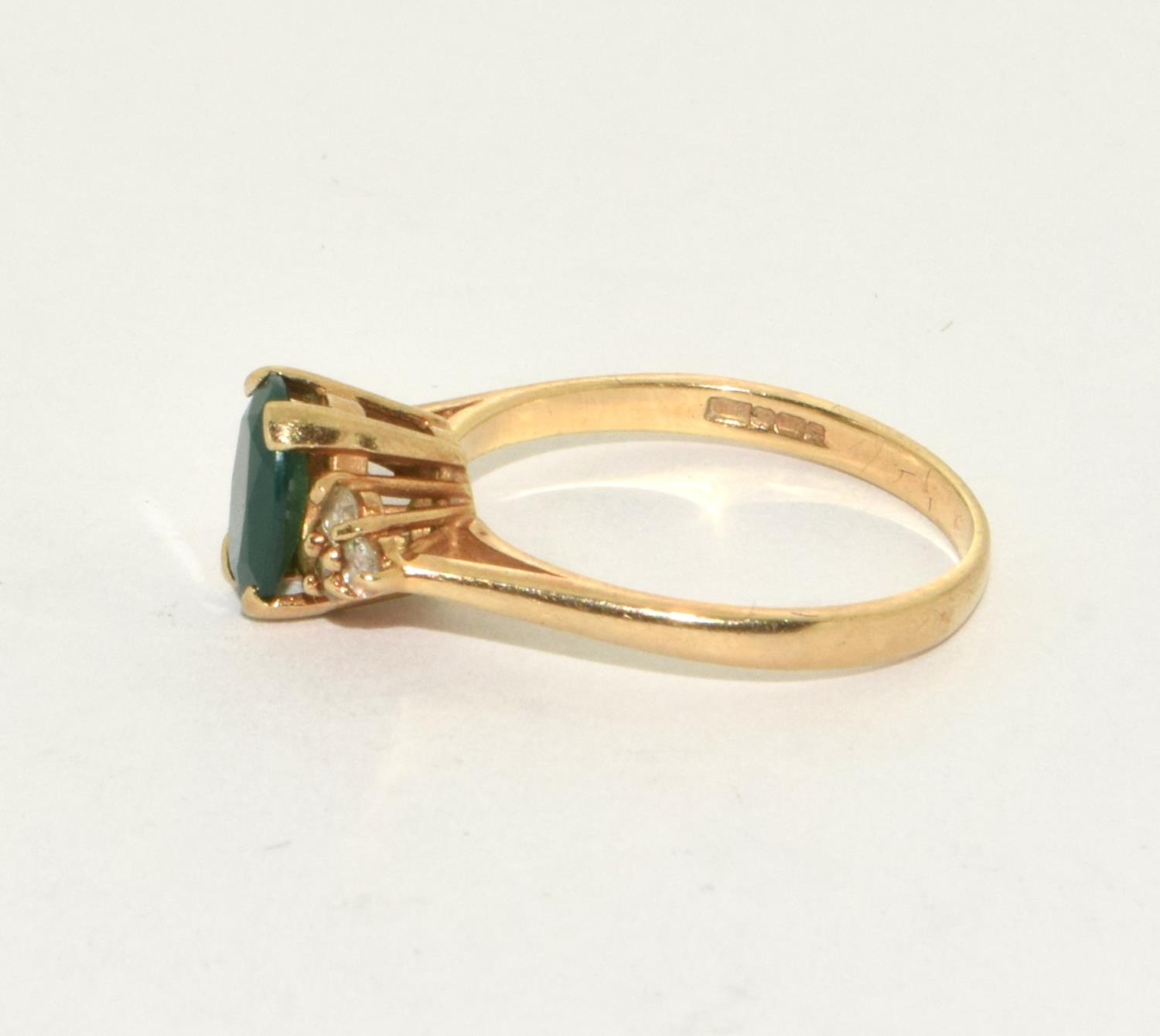 9ct gold ladies Emerald oblong faced ring size O - Image 2 of 5