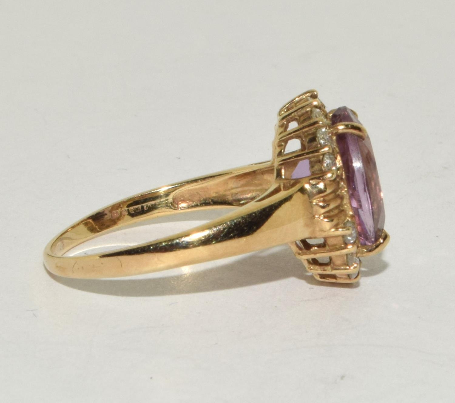 Large vintage amethyst and diamond 9ct gold cluster ting, 4.9g, Size t - Image 4 of 5