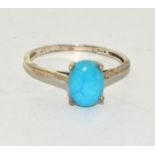 A delicate 925 silver and turquoise solitaire ring Size M 1/2.