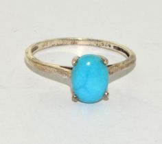 A delicate 925 silver and turquoise solitaire ring Size M 1/2.