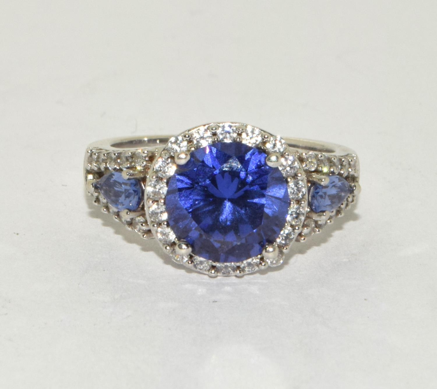 A stunning w/g on 925 silver DQCZ and tanzanite ring Size N