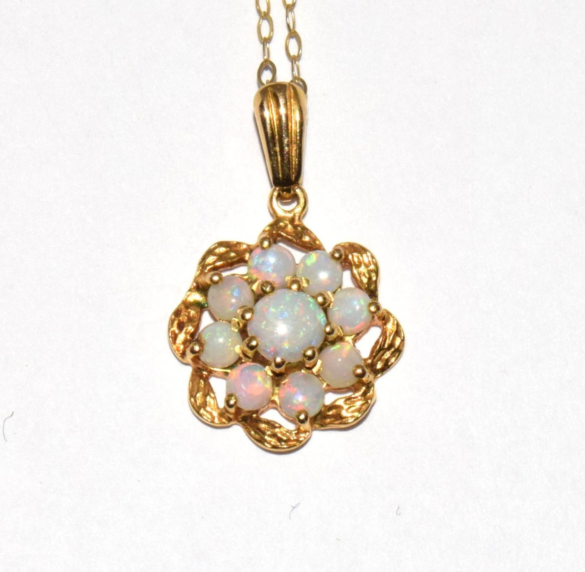 9ct gold ladies Opal cluster pendant necklace with a chain 40cm long - Image 2 of 6