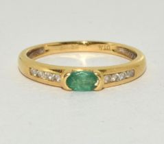 Emerald and Diamond 9ct gold ring, 2.2g Size N