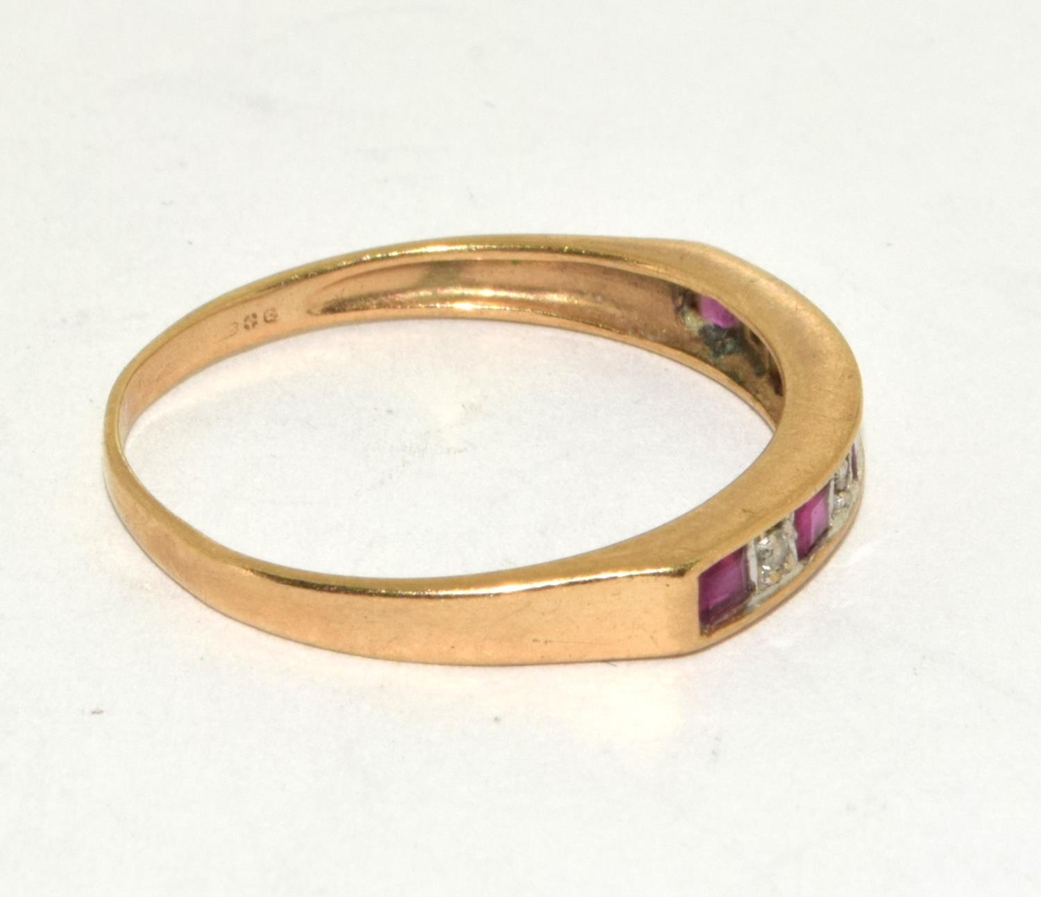 9ct gold ladies Ruby and Diamond 1/2 eternity ring size R - Image 4 of 5