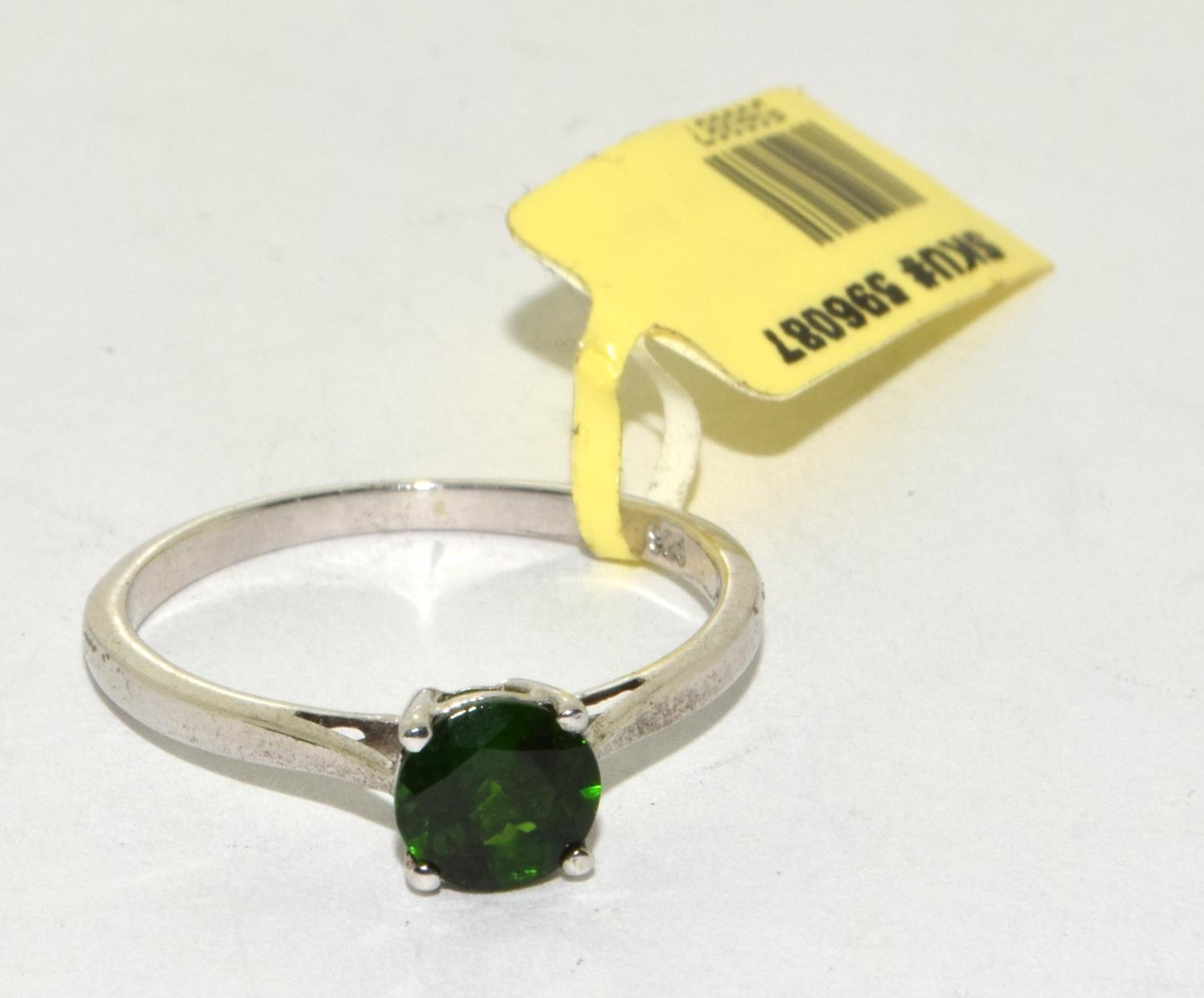 A 925 silver solitaire green stone ring Size O 1/2, BNWT