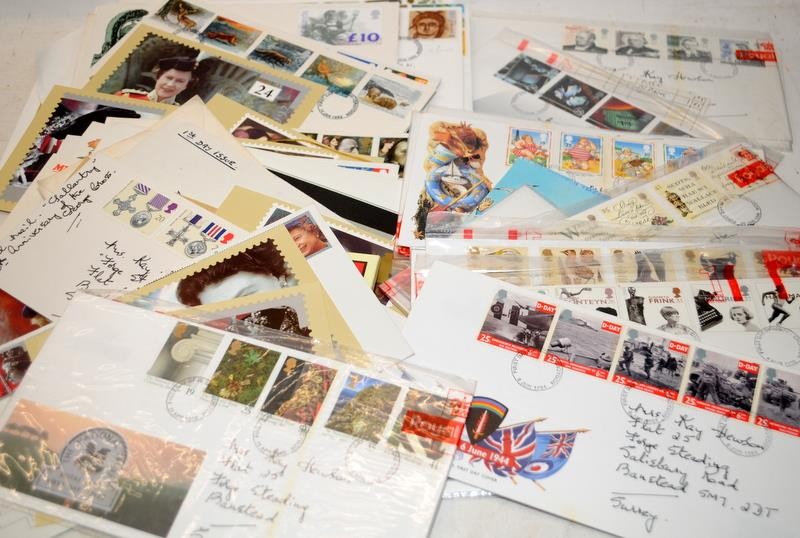 Large collection of loose mostly GB stamps to sort through c/w a number of used envelopes and FDC's - Image 2 of 3