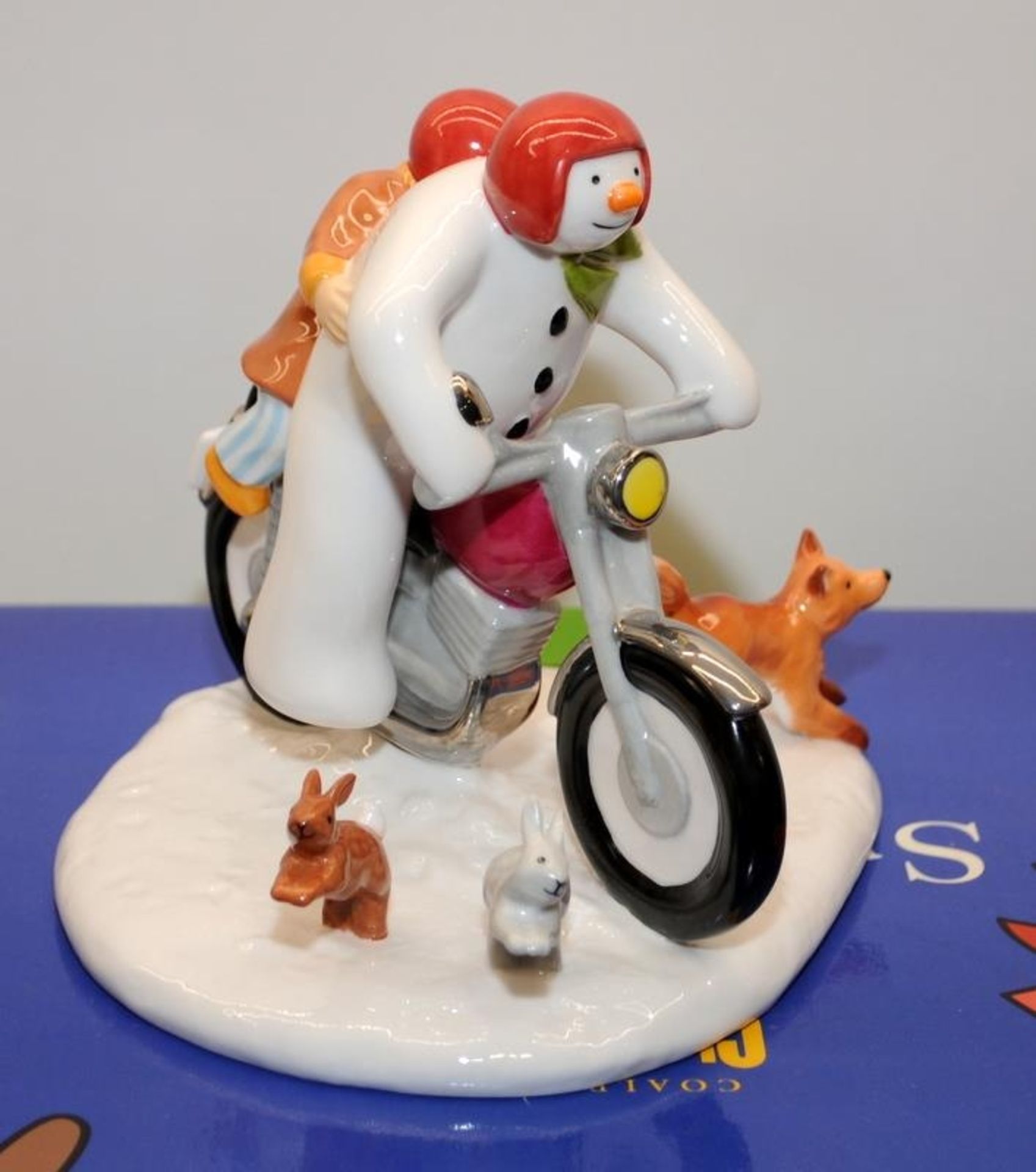 Coalport The Snowman Limited Edition Figurine: Hold On Tight, 693/2000. Boxed with certificate - Image 2 of 5