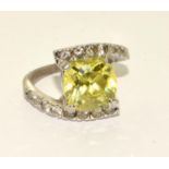 A 925 silver and peridot cocktail ring Size N