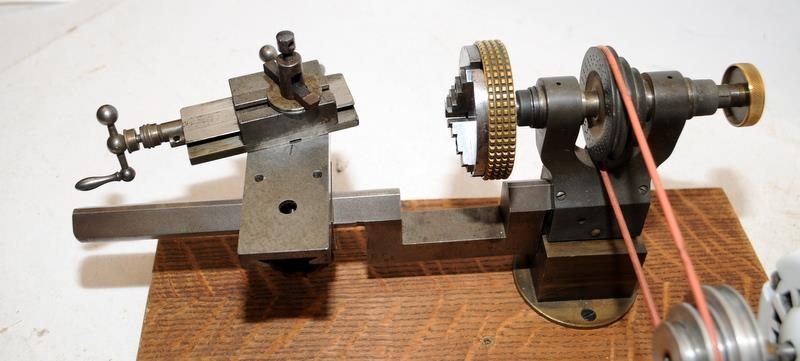 Watchmaker / Jeweller / Modelmaker lathe powered by foot operated sewing machine motor - Bild 3 aus 4