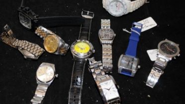Small collection of fashion watches, all working at time of listing