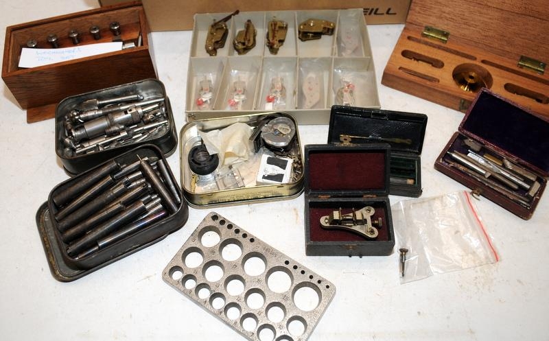 A wooden box containing a collection of sorted watch lenses c/w a box of useful watch makers tools - Image 5 of 6