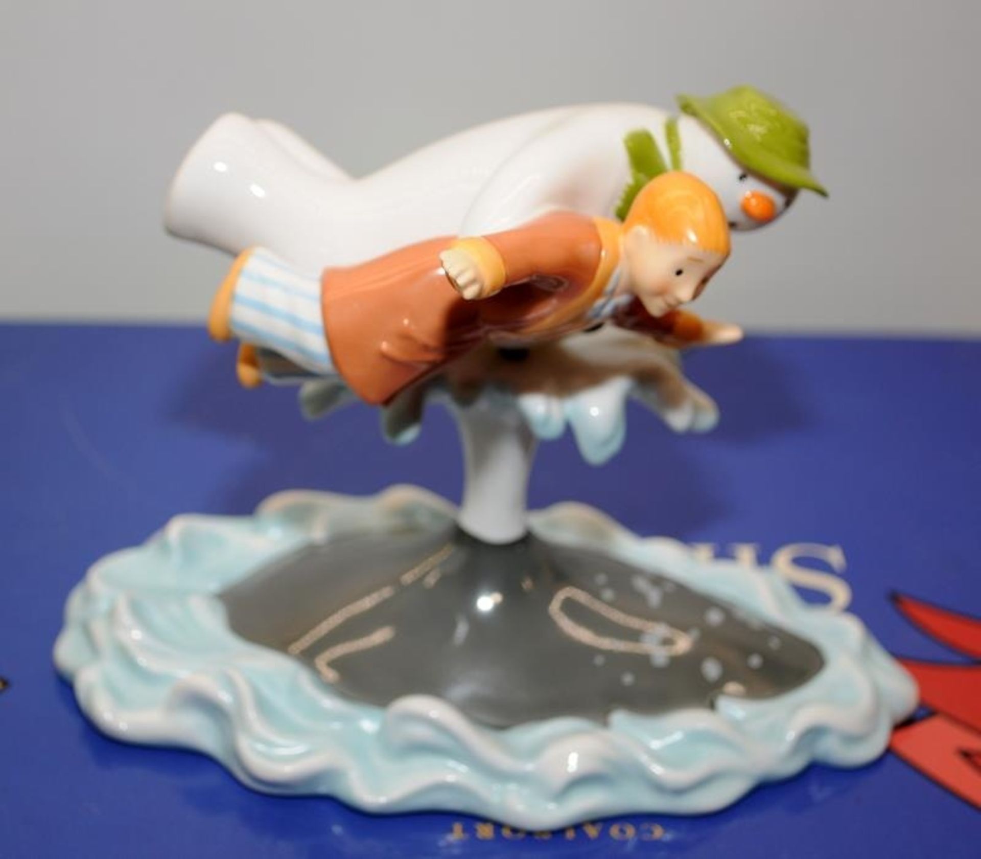 Coalport The Snowman Limited Edition Figurine: Walking In The Air, 1127/2000. Boxed with certificate - Image 2 of 4