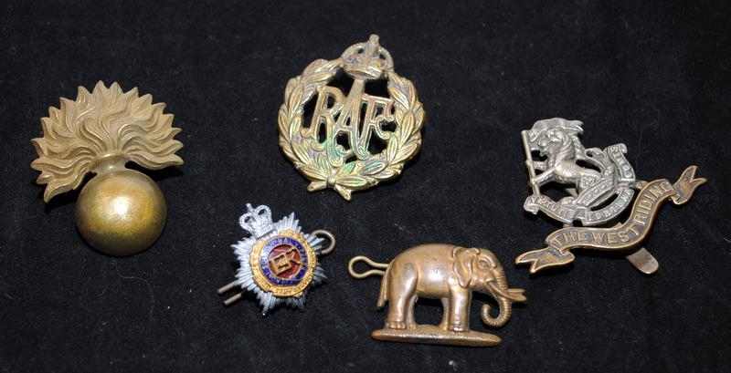 A collection of mostly WWI - WWII Era regimental cap badges, good collectable examples. 20 in lot - Image 4 of 6