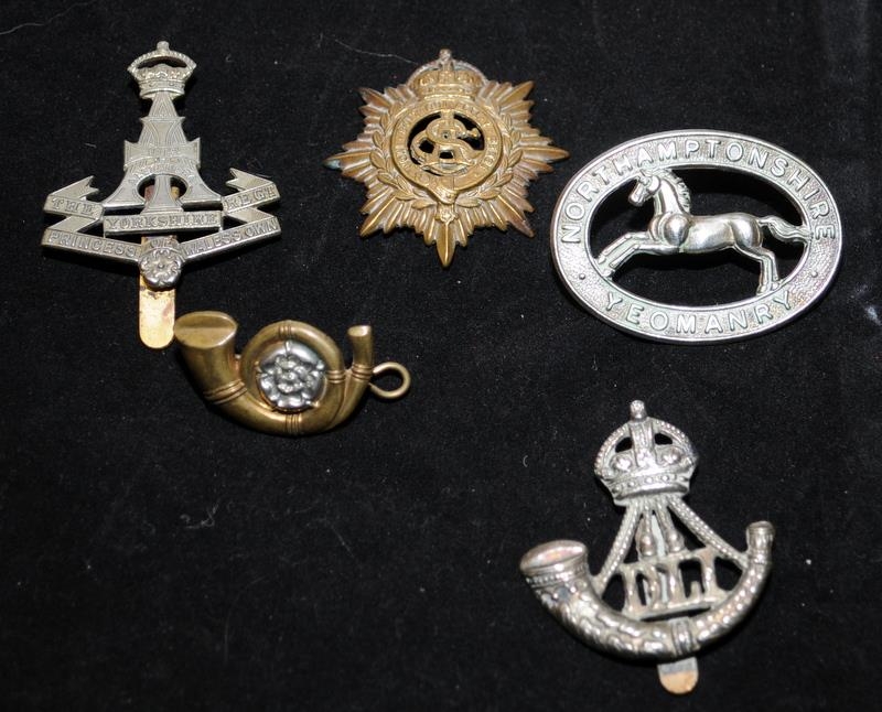 A collection of mostly WWI - WWII Era regimental cap badges, good collectable examples. 20 in lot - Image 5 of 6