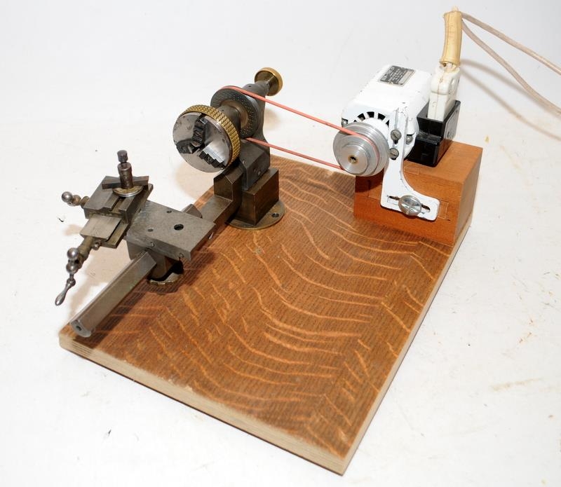 Watchmaker / Jeweller / Modelmaker lathe powered by foot operated sewing machine motor - Bild 2 aus 4