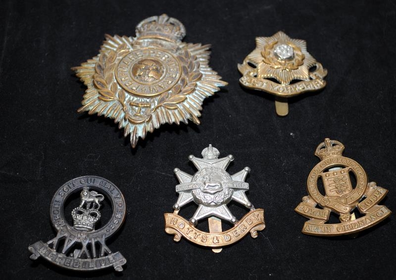 A collection of mostly WWI - WWII Era regimental cap badges, good collectable examples. 20 in lot - Image 4 of 6