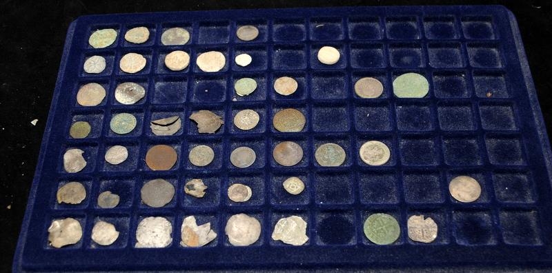 Part tray of vintage and antique coins, includes detector finds. Good lot to sort through