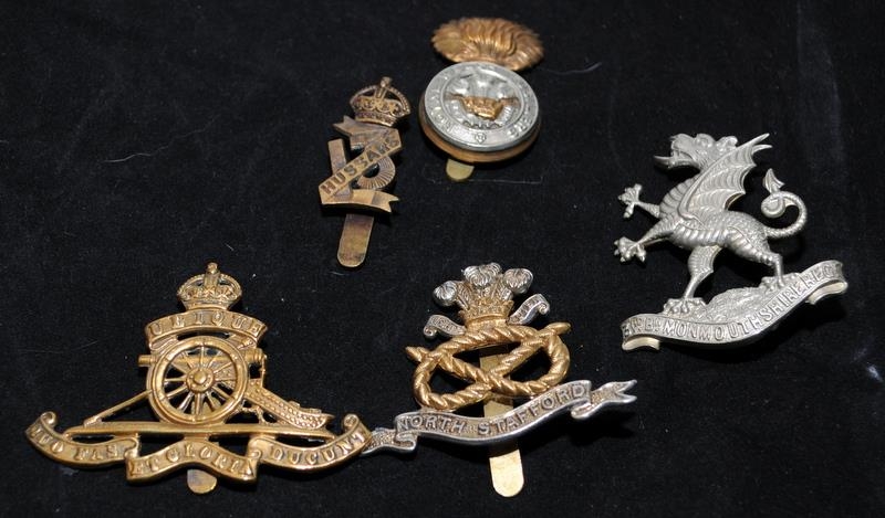 A collection of mostly WWI - WWII Era regimental cap badges, good collectable examples. 20 in lot - Image 5 of 6