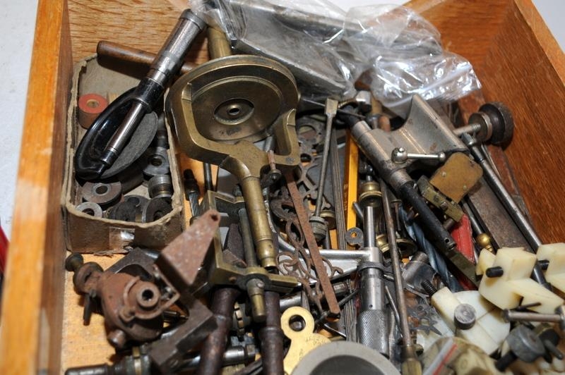 A tray of loose tools as removed from a watchmakers workshop - Image 3 of 4