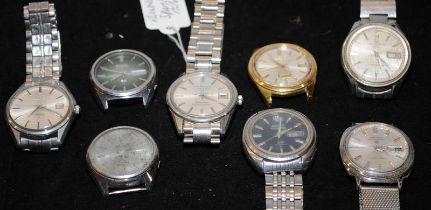 Tub of vintage Seiko automatic and manual wind watches including Sportsmatic, Skyliner, Actus,