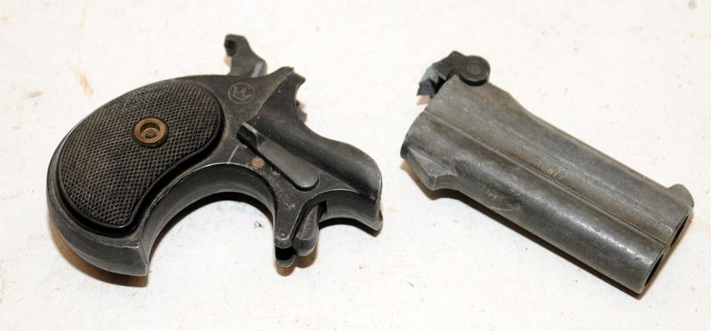 Antique 2 Shot Derringer Pistol a/f requiring attention c/w German EM-GE starter pistol. Both - Image 3 of 4