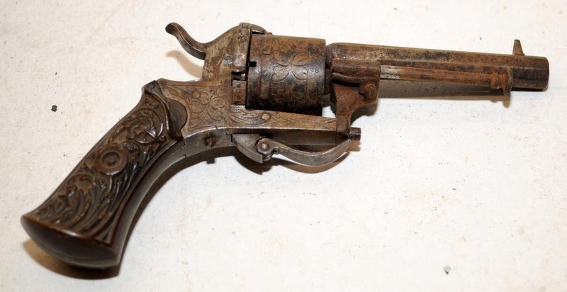 Antique 6 shot pin fire revolver with folding trigger. Mechanism functions but may require some - Image 3 of 5