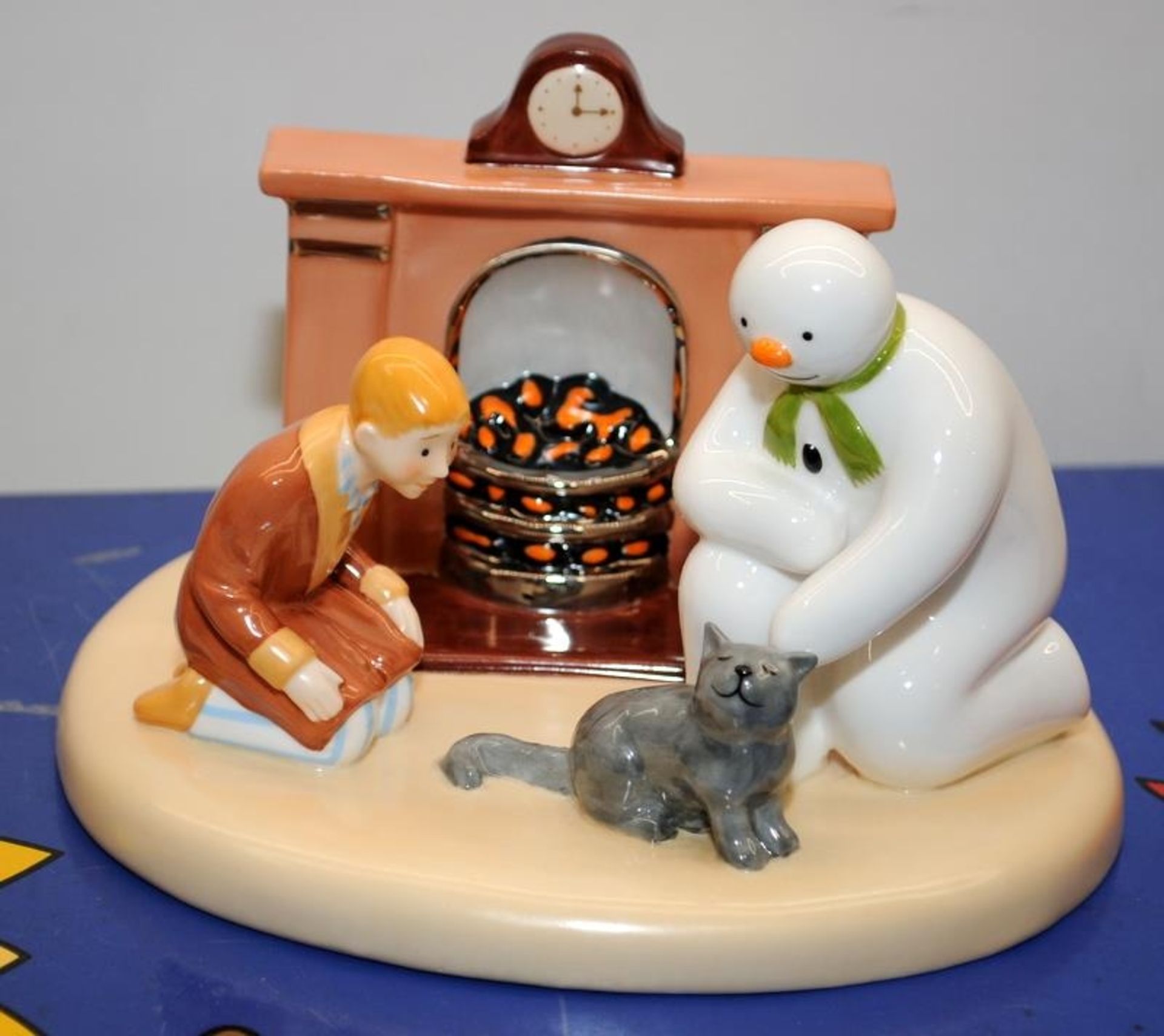 2 Coalport The Snowman Figurines: The Gift (Guild exclusive with certificate) c/w By The Fireside ( - Image 2 of 6