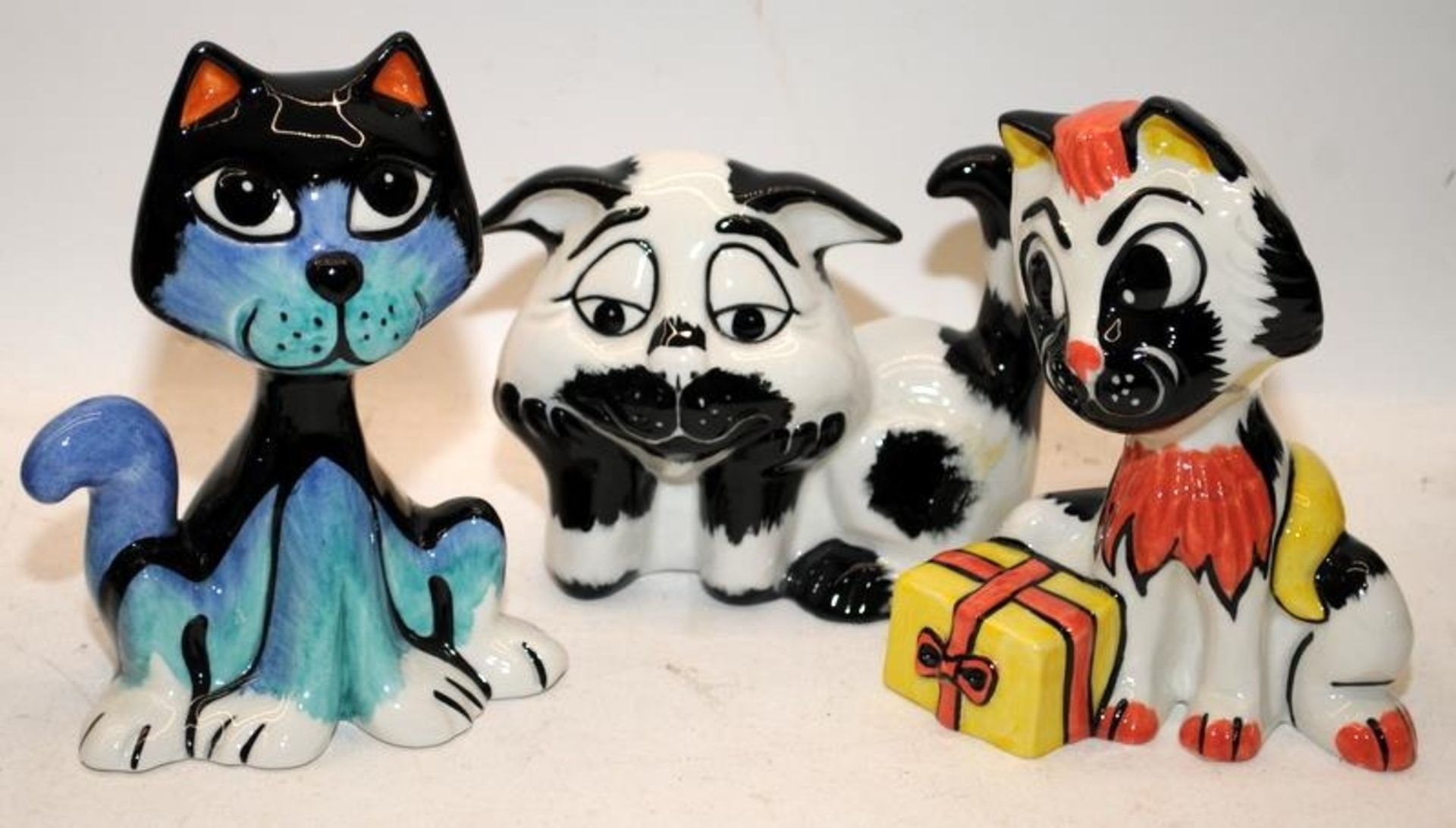 5 x Lorna Bailey cat figures including Frizzle, Christmas Delight and Smug. All signed - Image 2 of 3