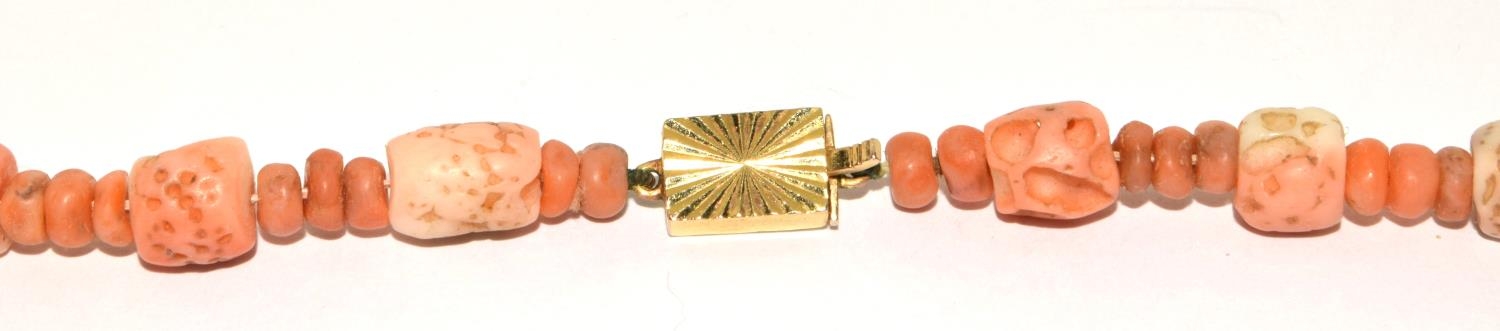Large Vintage natural Angel skin coral necklace with a 9ct gold clasp total weight 69g - Image 2 of 3