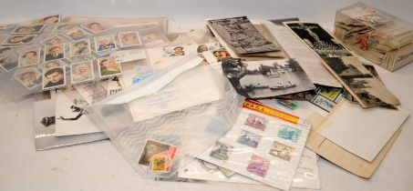 Large collection of loose First Day Covers c/w a quantity of vintage Park Lane and Black Cat