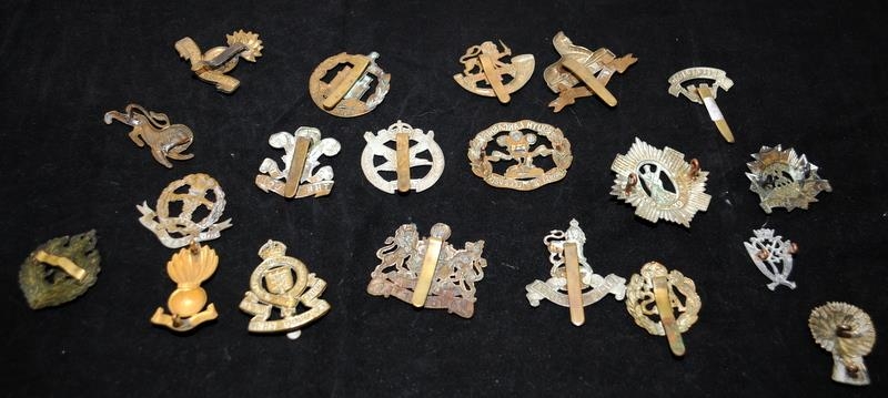 A collection of mostly WWI - WWII Era regimental cap badges, good collectable examples. 20 in lot - Image 2 of 6